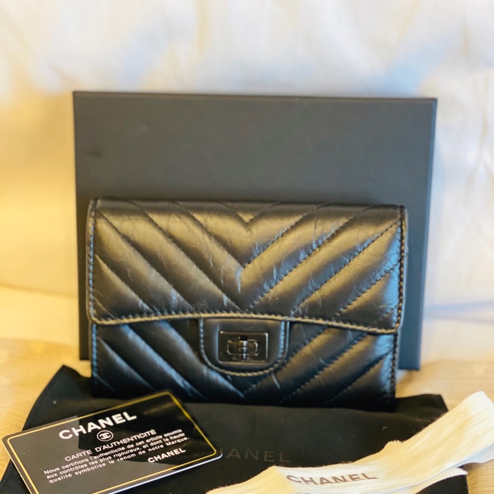 ▪️SOLD▪️CHANEL So Black Aged Trifold Wallet